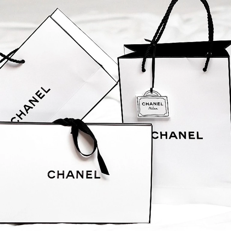 The Allure of the Woven Tote Bag